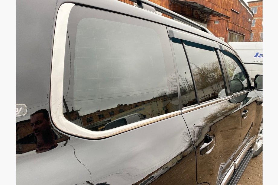 Toyota Land Cruiser 200 2007-2021 гг. Хромированные уголки заднего стекла (2 шт., нержавейка) Image