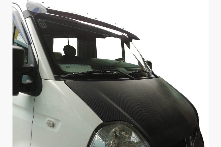 Nissan Interstar 2002-2010 гг. Козырек на лобовое стекло V1 (черный глянец, 5мм) Image