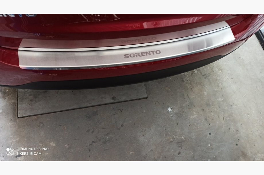 Kia Sorento II XM 2009-2014 гг. Накладка на задний бампер с загибом Nataniko (нержавейка) 2013-2015 Image