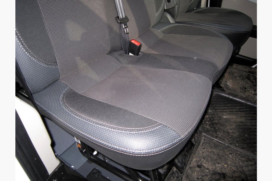 Opel Vivaro 2015-2019 гг. Авточехлы (Ткань + ЭкоКожа, Premium) Передние сиденья (2+1) Фото 3