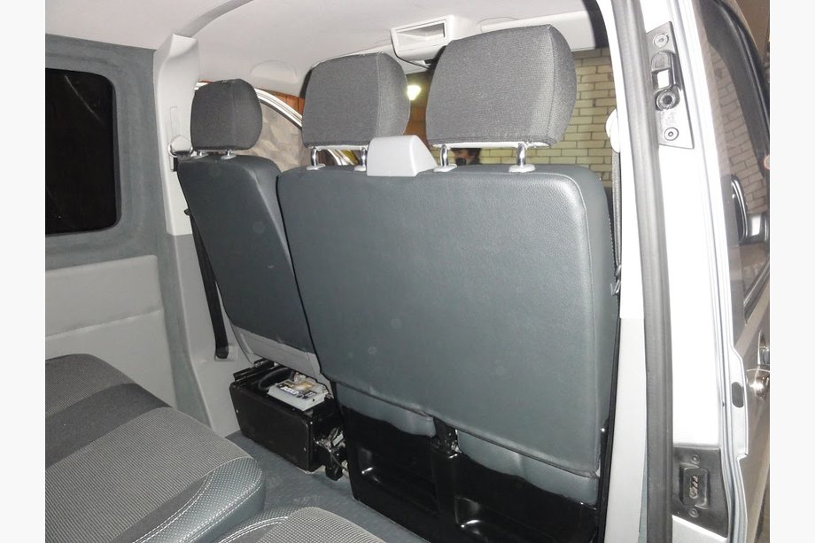 Volkswagen T5 2010-2015 гг. Авточехлы (Эко-кожа↗Ткань, Premium) Полный салон ↗ Передние сиденья (1↗1) Фото 3