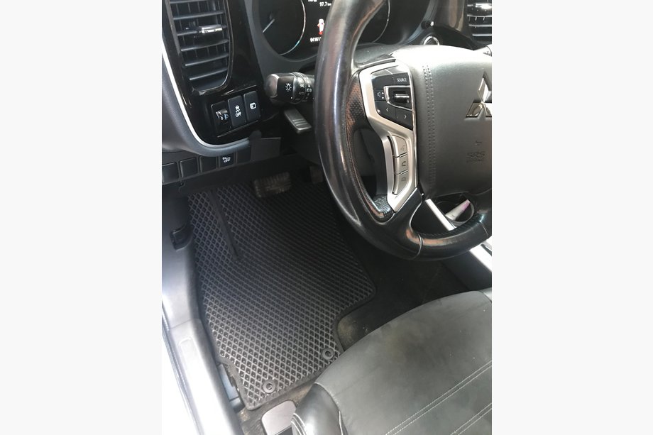 Mitsubishi Outlander 2012-2021 гг. Коврики EVA P-HEV (черные) Image