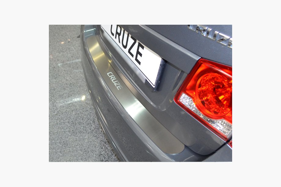 Chevrolet Cruze 2009–2015 гг. Накладка на задний бампер Nataniko (нержавейка) Хэтчбек Image