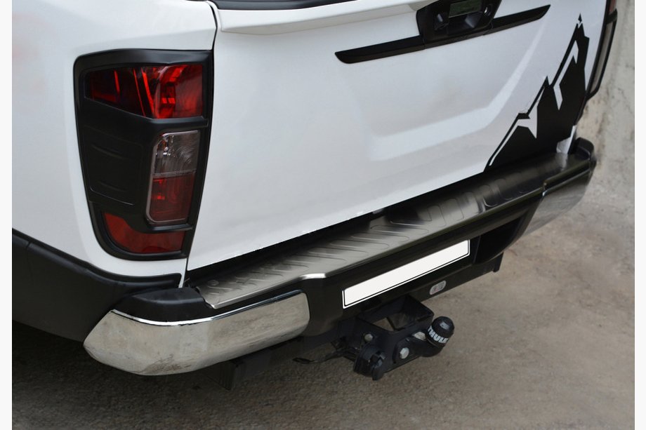 Nissan Navara/NP300 2016- гг. Накладка на задний бампер нержавейка Image