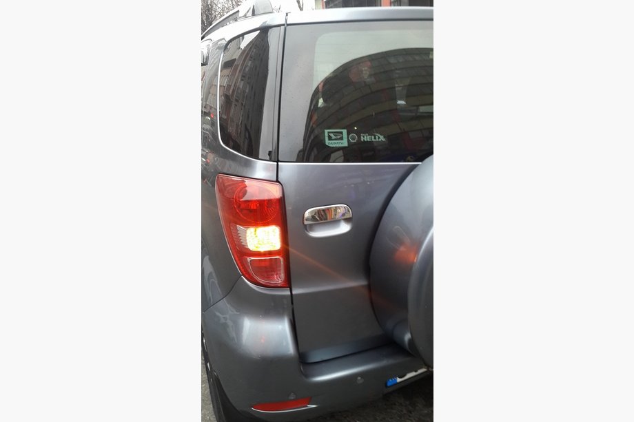 Daihatsu Terios 2006-2017 гг. Хромированная накладка на ручку багажника (нерж. сталь) Фото 2