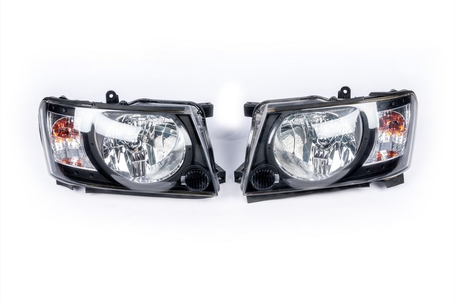Nissan Patrol Y61 1997-2011 гг. Передние Фары Safari Black (2004-2008, 2шт) Image