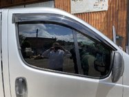 Renault Trafic 2001–2015 гг. Ветровики на окна (2 шт, ANV) фото 1