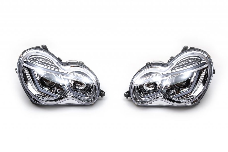 Mercedes C-class W203 2000-2007 гг. Передние фары с LED дневными ходовыми огнями (2 шт) Тёмные Image
