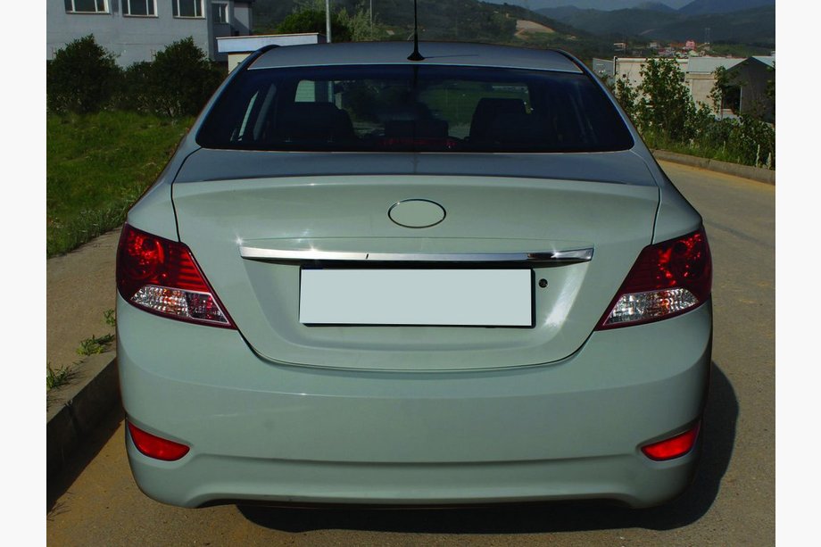 Hyundai Accent 2011-2017 гг. Хромированная накладка над номером (нержавейка) Image