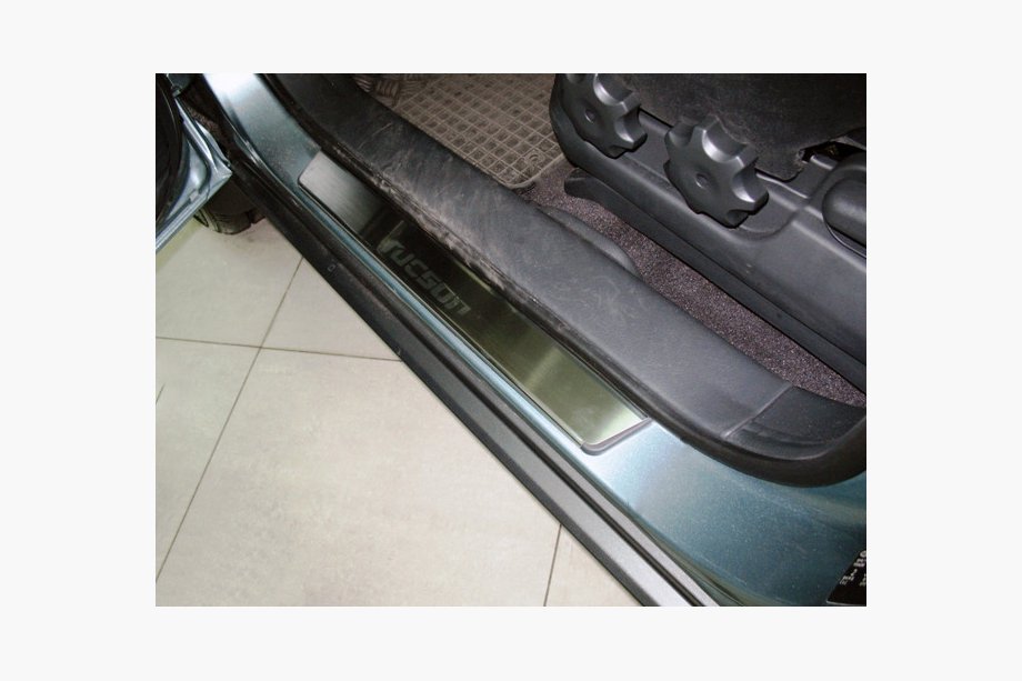 Hyundai Tucson JM 2004- гг. Накладки на пороги Nataniko (4 шт., нержавейка) Premium - Лента 3M, 0.8мм Image