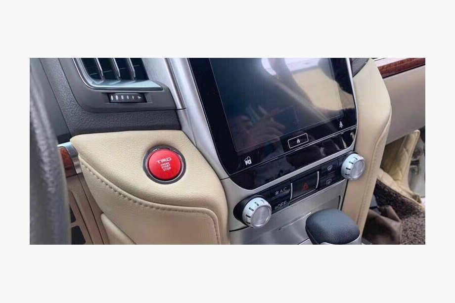 Toyota Land Cruiser 200 2007-2021 гг. Кнопка TRD (дизайн 2018) Image