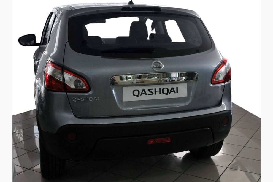Nissan Qashqai 2010-2014 гг. Хромированная накладка над номером (нержавейка) Без Кнопки, OmsaLine - Итальянская Нержавейка Image
