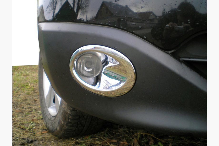 Nissan Qashqai 2007-2010 гг. Хромированные накладки на противотуманные фары с углублением (2 шт, пластик) Image