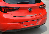 Opel Astra K 2016-2021 гг. Нижняя накладка крышки багажника (HB, нержавейка) фото 1