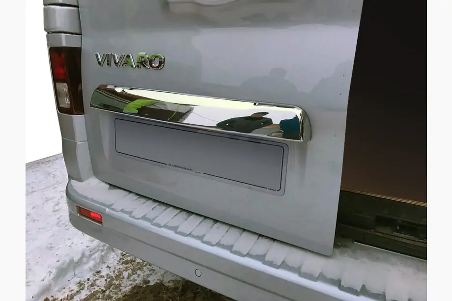 Opel Vivaro 2015-2019 гг. Накладка из нержавейки над номером Image