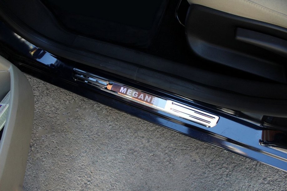 Renault Megane III 2009-2016 гг. Беспроводные пороги с подсветкой (2 шт, нержавейка) Image