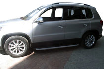 Volkswagen Tiguan 2007-2016 гг. Боковые Подножки BlackLine (2 шт, Алюминий) фото 1
