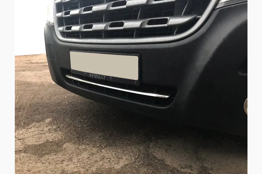 Renault Master 2011-2023 гг. Накладка на бампер из нержавеющей стали Image