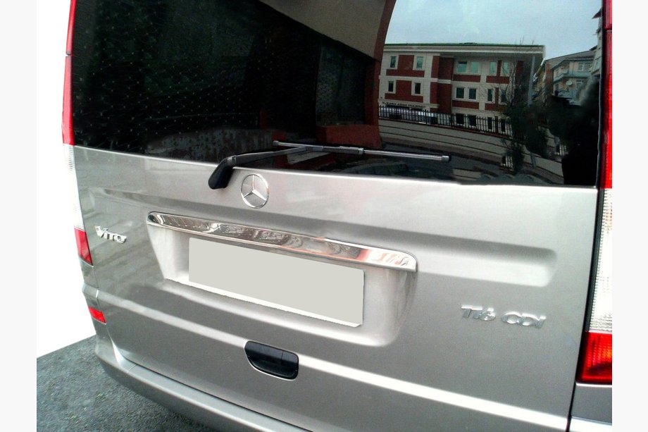 Mercedes Viano 2004-2014 гг. Хромированная накладка над номером (багажник, нержавейка) OmsaLine - Итальянская Нержавейка Image