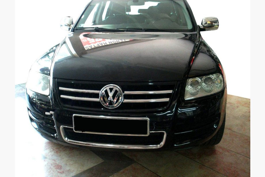 Volkswagen Touareg 2002–2010 гг. Накладки на решетку радиатора (4 шт, нержавейка) 2003-2008 Image