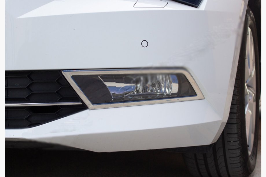 Skoda Superb 2015-2024 гг. Окантовки Противотуманных Фар OmsaLine (2 шт., Нержавейка) Image