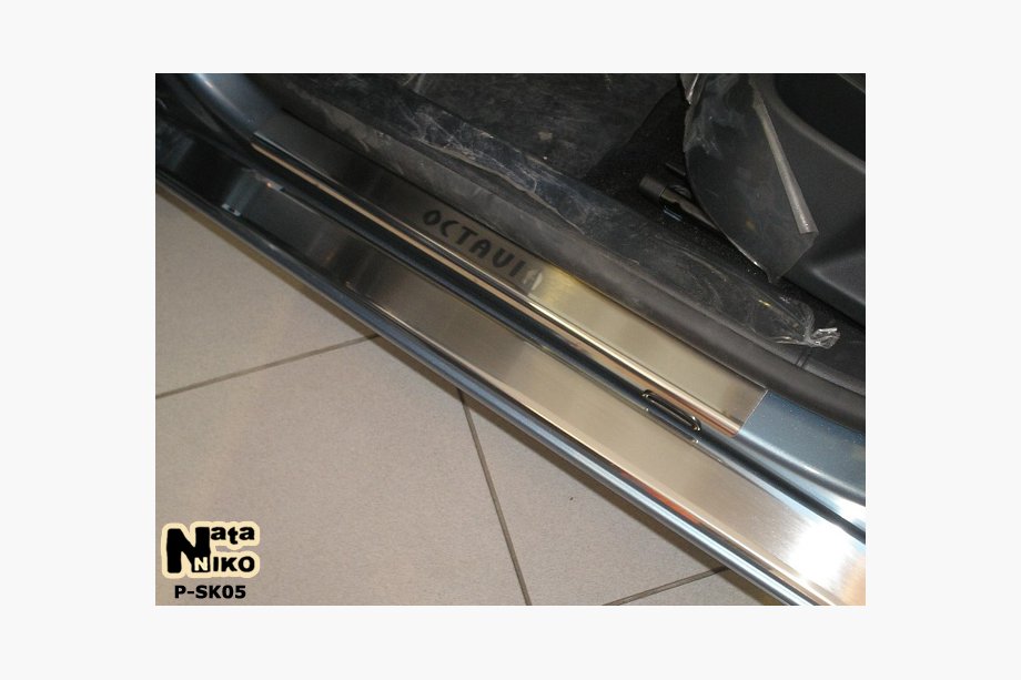 Skoda Octavia II A5 2010-2013 гг. Накладки на пороги Nataniko (8 шт, нержавейка) Стандарт - лента Lohmann, 0.5 мм Фото 4
