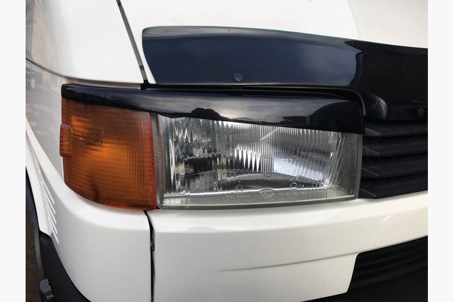 Volkswagen T4 Transporter 1990-2003 гг. Реснички на Фары Прямой Капот (2 шт) Черный Глянец Image