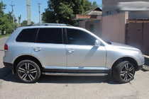 Volkswagen Touareg 2002–2010 гг. Хромированные Рейлинги (Пластиковые Ножки) Металлическая ножка фото 4