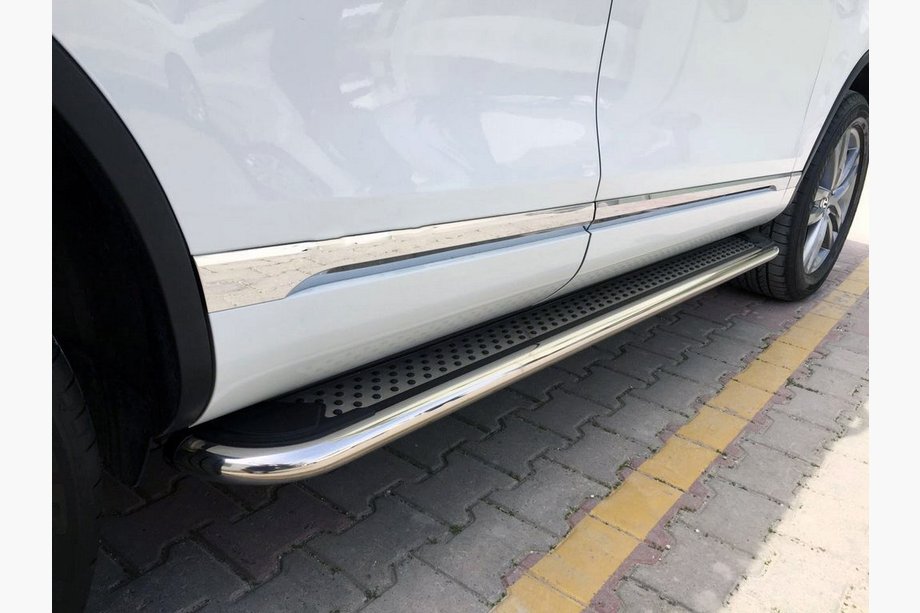 Volkswagen Amarok 2010-2022 гг. Боковые Подножки Maydos V2 (2 шт., нержавейка) Image