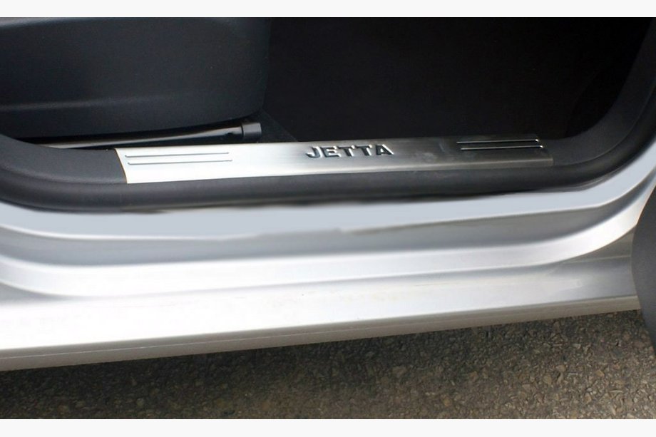 Volkswagen Jetta 2006-2011 гг. Накладки на внутренние пороги из нержавеющей стали 4 шт, с надписью, OmsaLine - Итальянская нержавейка Фото 2