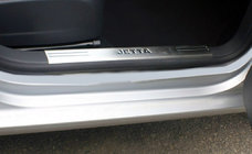 Volkswagen Jetta 2006-2011 гг. Накладки на внутренние пороги из нержавеющей стали 4 шт, с надписью, OmsaLine - Итальянская нержавейка фото 2