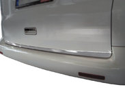 Volkswagen T5 Multivan 2003–2010 гг. Накладка на задний бампер нержавейка Carmos, 1 задняя дверь вверх фото 1