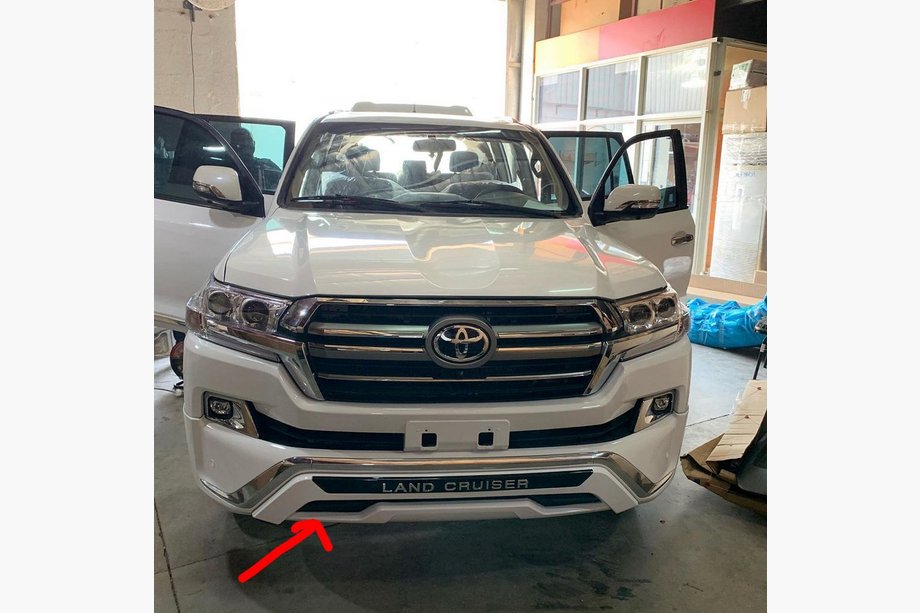 Toyota Land Cruiser 200 2007-2021 гг. Передний лип 2016↗ (стиль ME, нижняя накладка) Черный Image