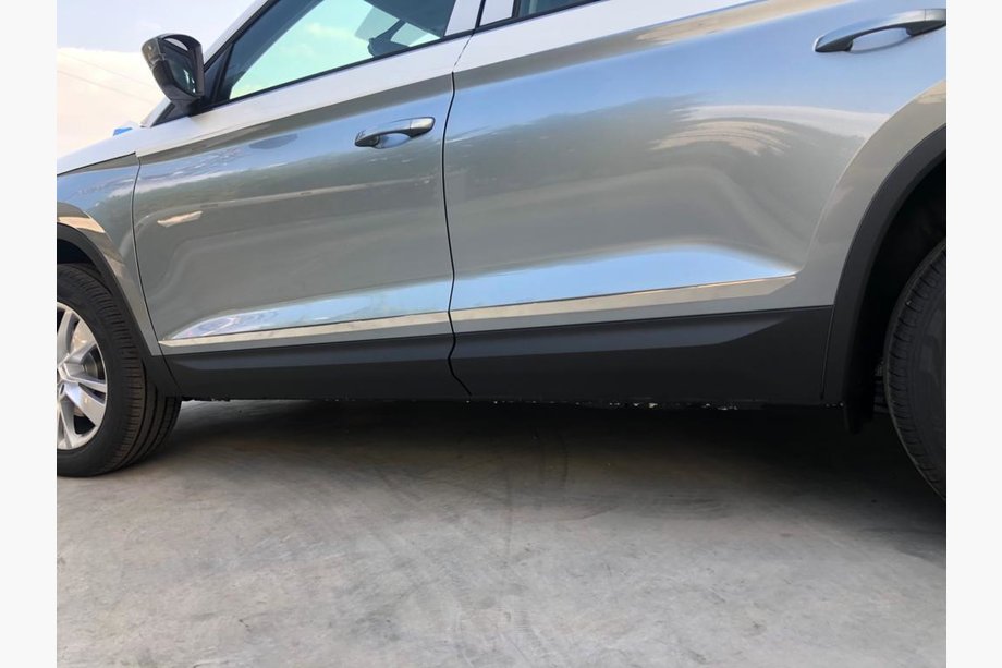 Skoda Kodiaq 2016-2023 гг. Широкий дверной молдинг Carmos нержавейка Image
