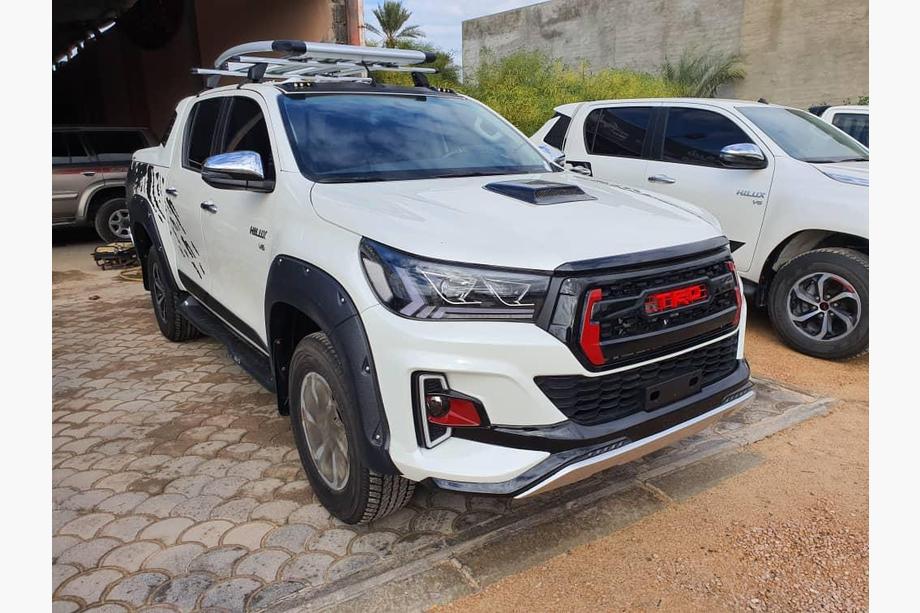 Toyota Hilux 2015- гг. Передние фары Lexus Design V1 2015-2019 (комплект 2 шт) Image