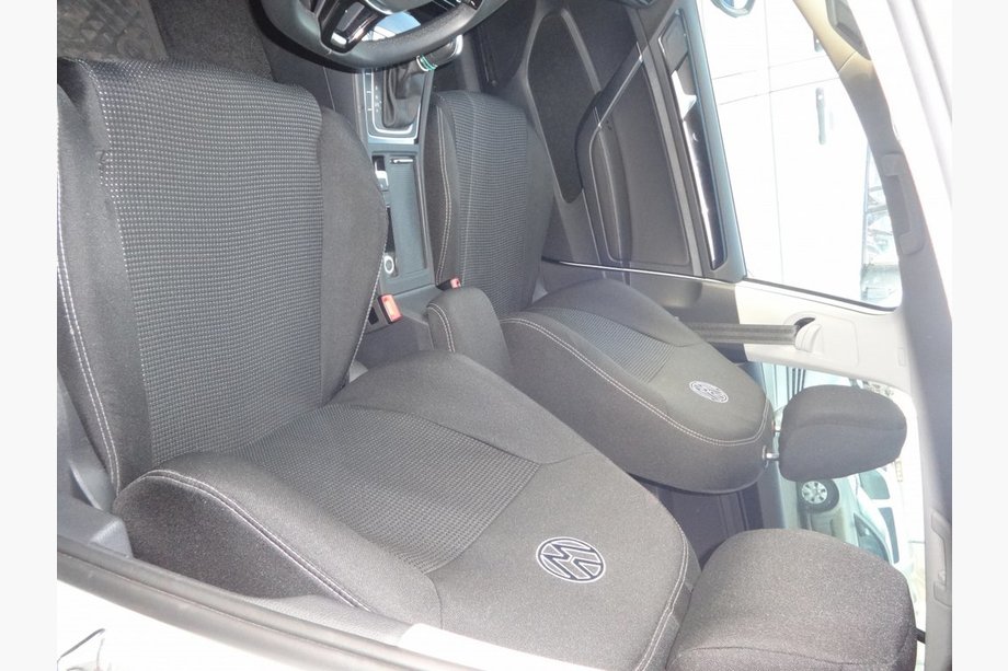 Volkswagen Golf 7/E-Golf 2012-2020 гг. Авточехлы (Тканевые, Classik) Image