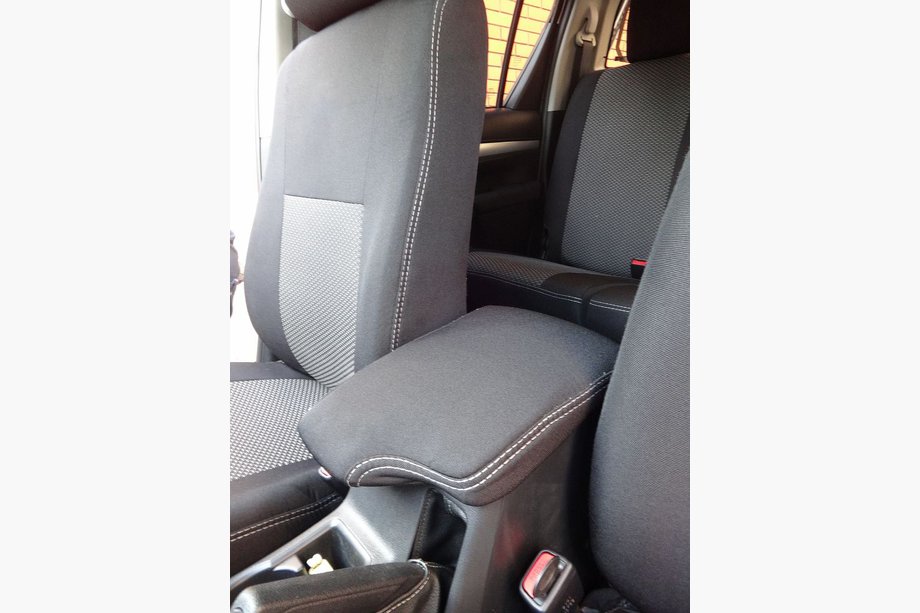 Toyota Hilux 2015- гг. Авточехлы (Тканевые, Classik) Image