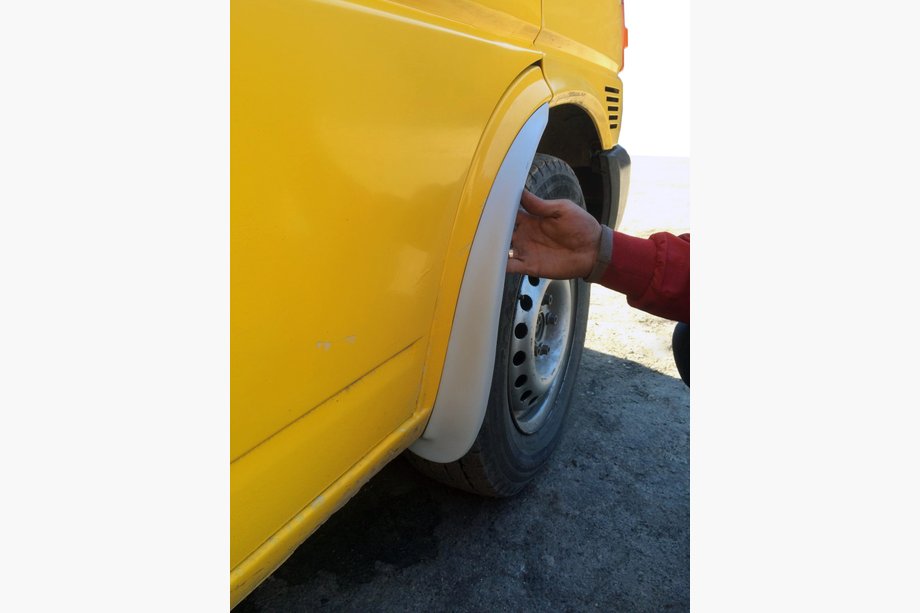 Volkswagen T4 Caravelle/Multivan 1990–2003 гг. Передние брызговики (2 шт, стекловолокно) Image