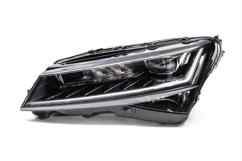 Skoda Superb 2015-2024 гг. Передняя Фара Matrix (Левая, Оригинал, Б/У) Image