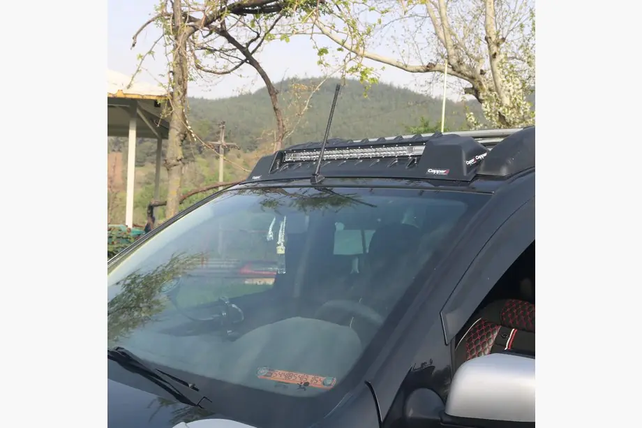 Dacia Duster 2018-2024 гг. Козырек лобового стекла V3 (LED) Image