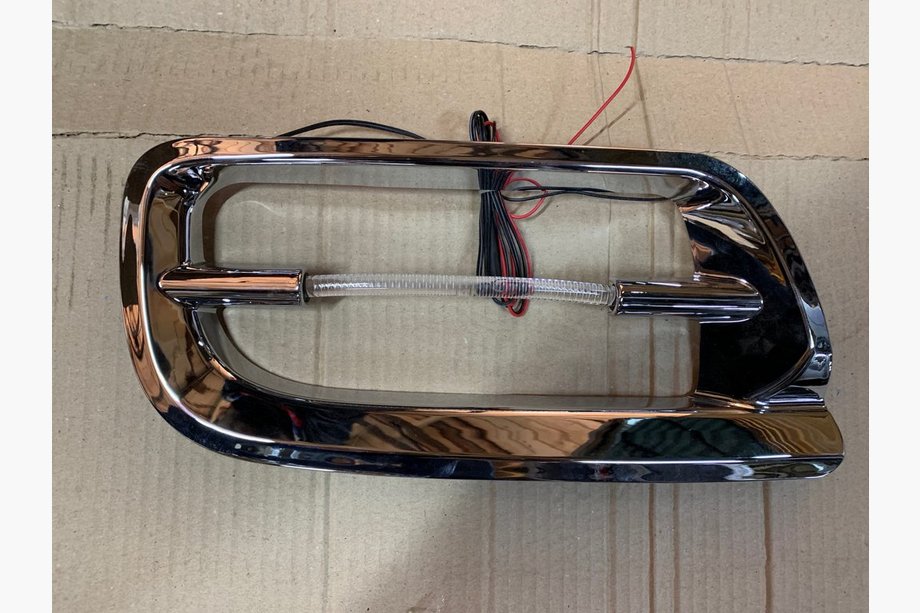 Toyota Land Cruiser 100 1998-2007 гг. Хром Накладки на Противотуманные Фары (2 шт., Синий LED) Image