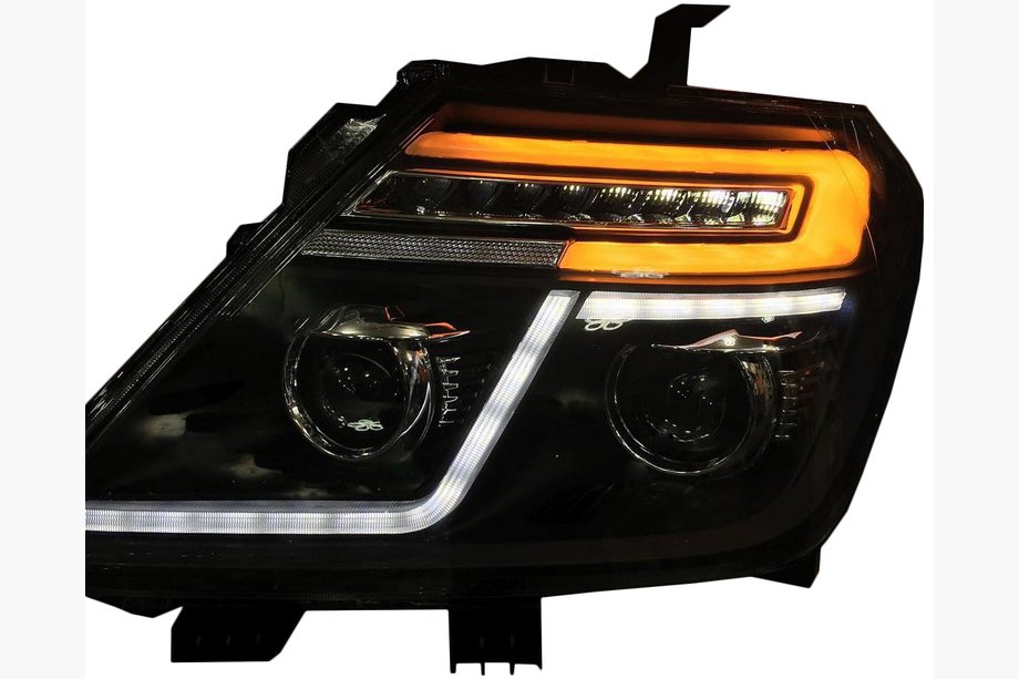 Nissan Armada 2016-2024 гг. Передние фары Flash LED (2 шт) Image