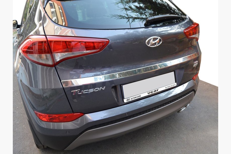 Hyundai Tucson TL 2016-2021 гг. Молдинг крышки багажника над номером (2015–2018, верхний, широкий, нержавейка) Image