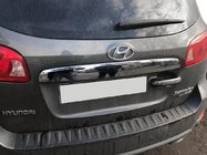 Hyundai Santa Fe 2 2006-2012 гг. Накладка над номером (нержавейка) фото 1