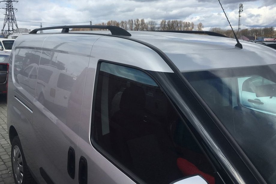 Fiat Doblo II 2010-2022 гг. Черные рейлинги Maxi, Металлические опоры Image