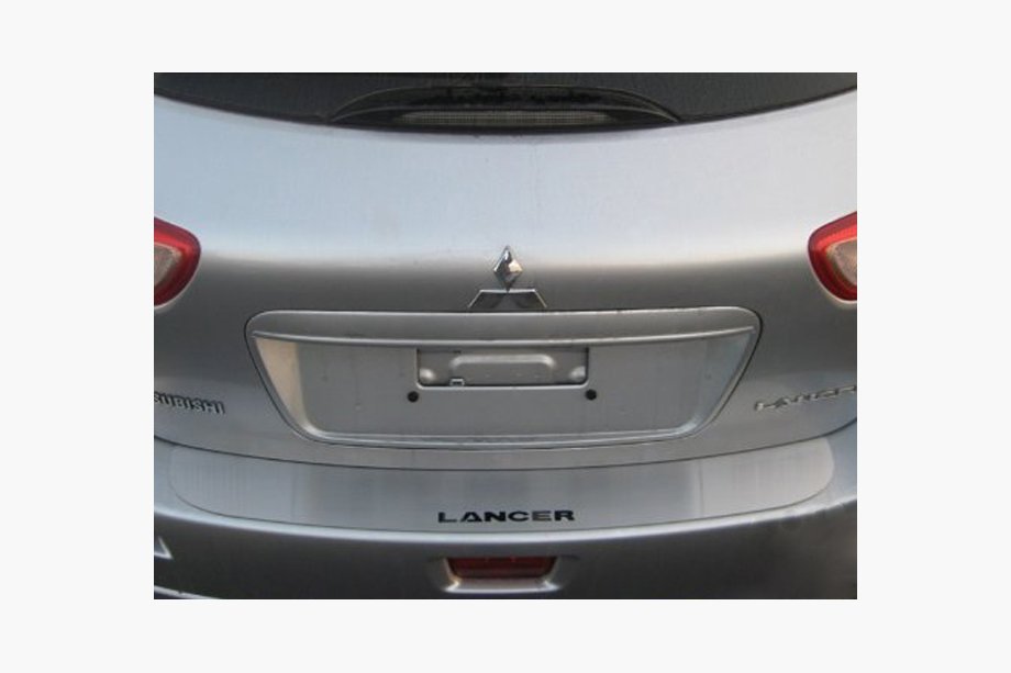 Mitsubishi Lancer X 2008- гг. Накладка на задний бампер без бортика SW Nataniko (нержавейка) Image
