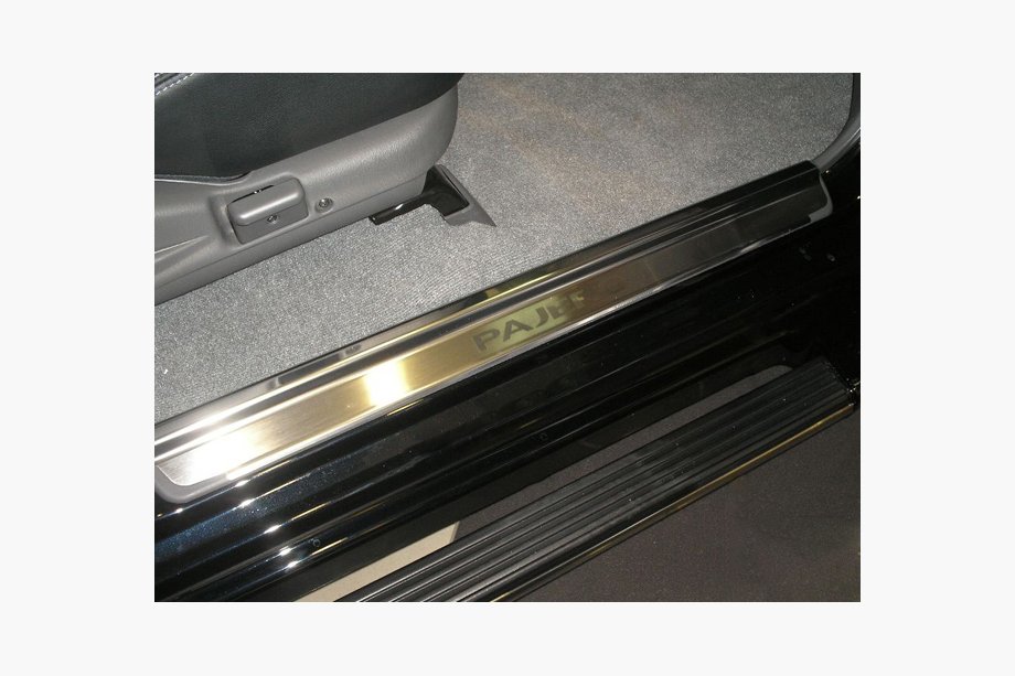 Mitsubishi Pajero Sport 1996-2007 гг. Накладки на пороги Natanko (нержавейка) Premium - лента 3M, 0.8мм Image