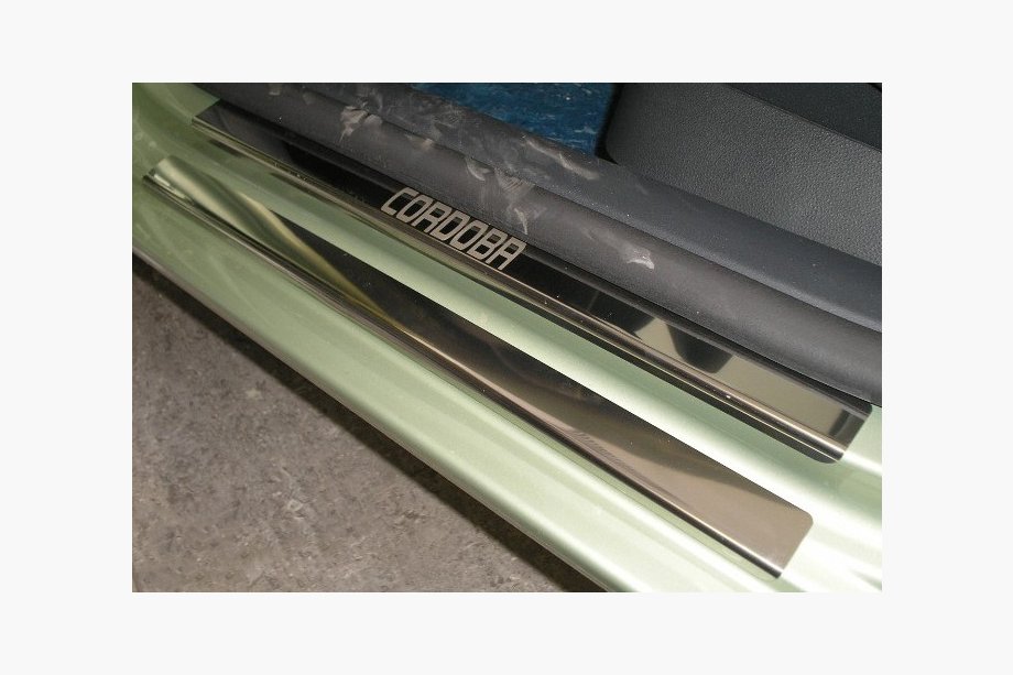 Seat Cordoba 2000-2009 гг. Накладки на Пороги Nataniko (8 шт., Нержавейка) Стандарт - лента Lohmann, 0,5 мм Image