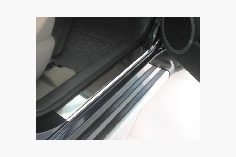 Nissan Leaf 2010-2017 гг. Накладки на пороги Nataniko (4 шт., нержавейка) Premium - лента 3M, 0.8 мм Image