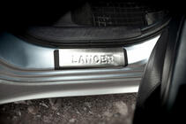 Mitsubishi Lancer X 2008- гг. Накладки на пороги нержавейка Omsa 4 шт фото 3